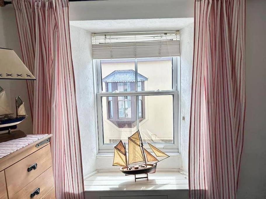 Ship Cottage Tenby Beach 50M Exterior foto